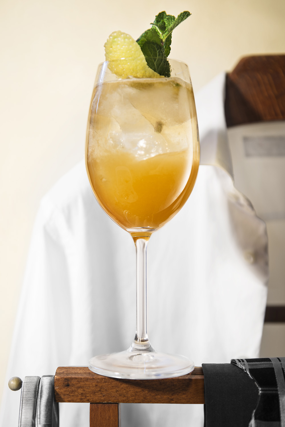 cocktail-bartender-liquid-design