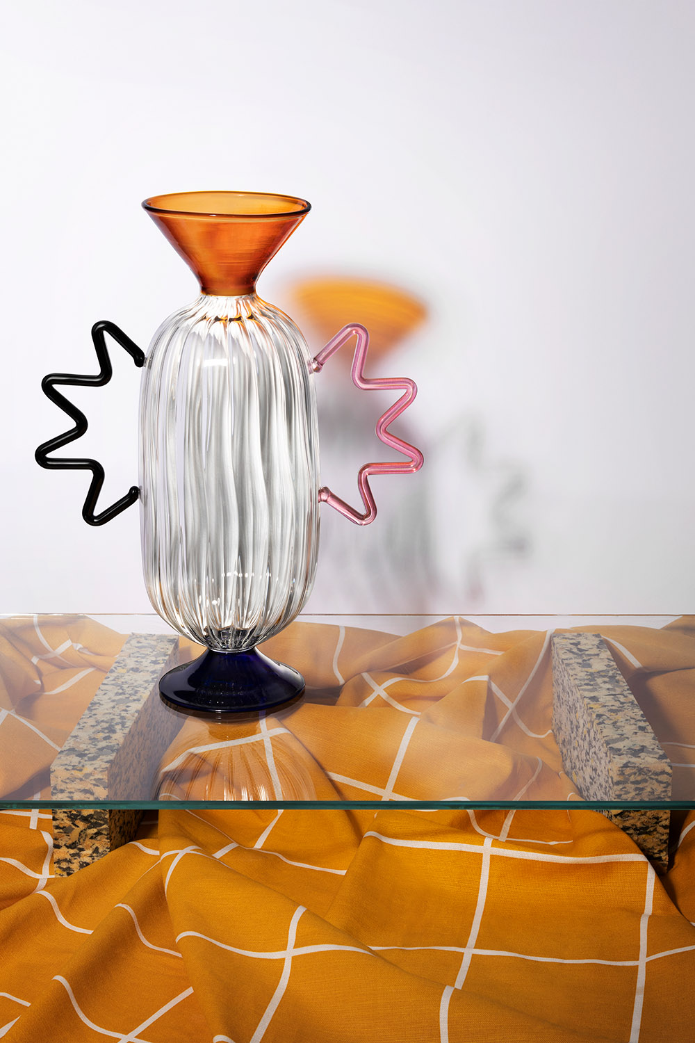 serena-confalonieri-arabesque-bauhaus-design-glass-vase